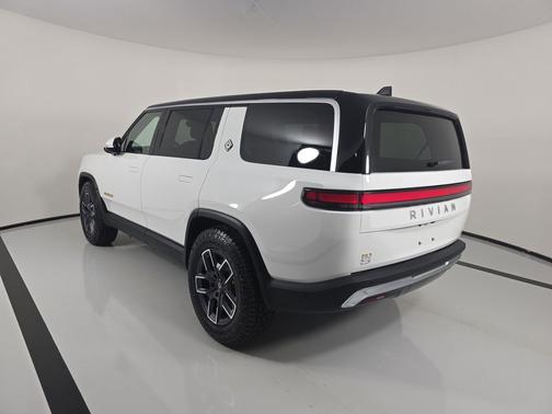 2023 Rivian R1S Adventure