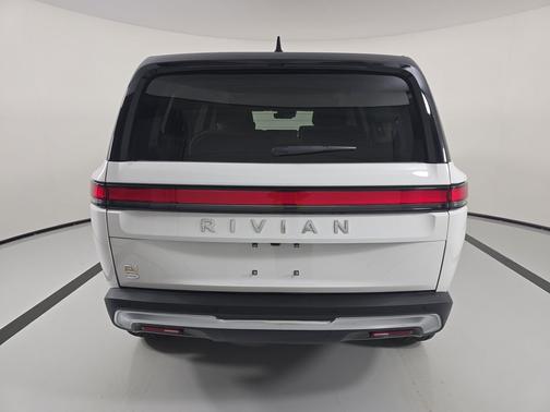 2023 Rivian R1S Adventure