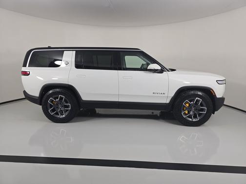 2023 Rivian R1S Adventure