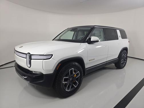 2023 Rivian R1S Adventure