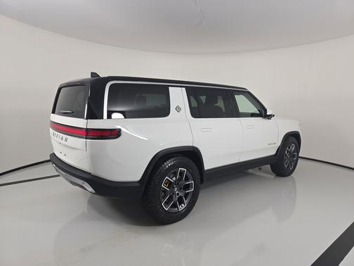 2023 Rivian R1S Adventure