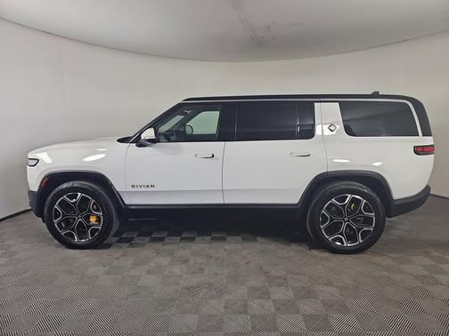 2023 Rivian R1S Adventure