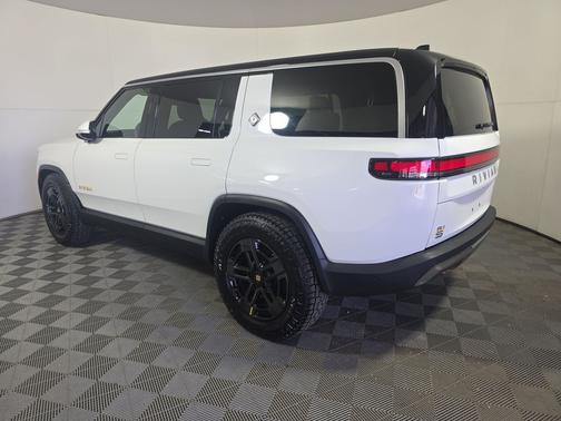 2023 Rivian R1S Adventure