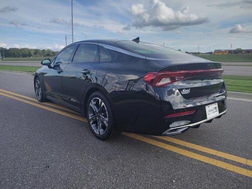 2022 Kia K5 EX