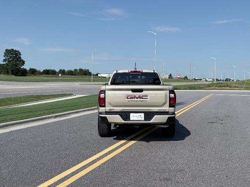 2024 GMC Canyon AT4