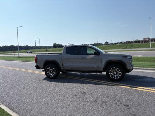 2024 GMC Canyon AT4