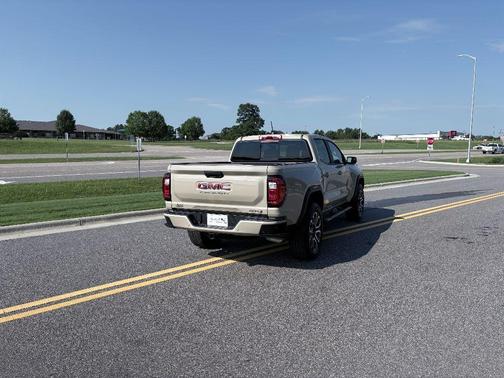 2024 GMC Canyon AT4