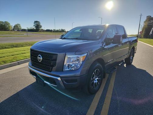 2021 Nissan Titan SV