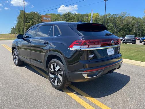2024 Volkswagen Atlas Cross Sport 2.0T SE w/Technology