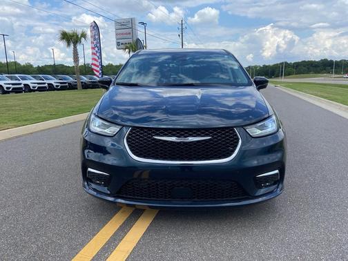 2024 Chrysler Pacifica Touring-L