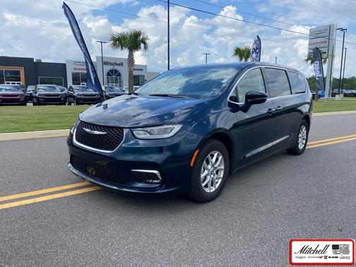 2024 Chrysler Pacifica Touring-L