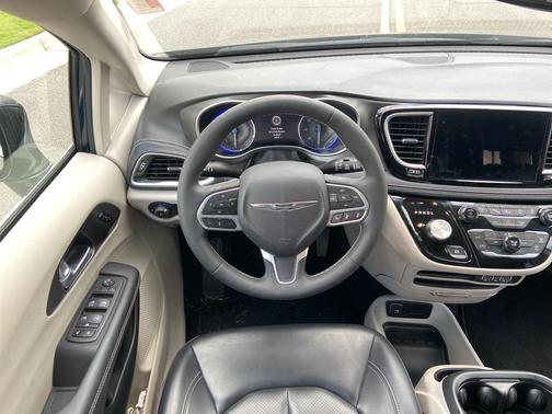 2024 Chrysler Pacifica Touring-L