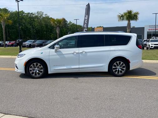 2024 Chrysler Pacifica Hybrid Pinnacle