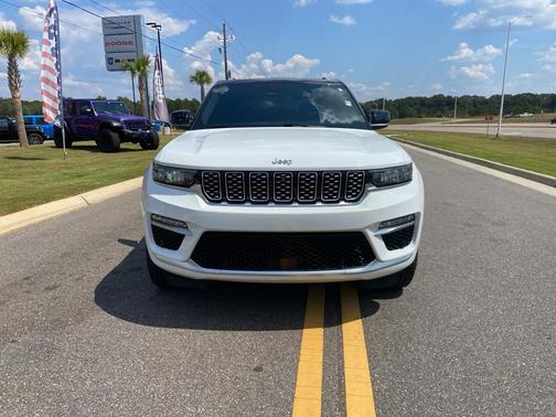 2023 Jeep Grand Cherokee Summit