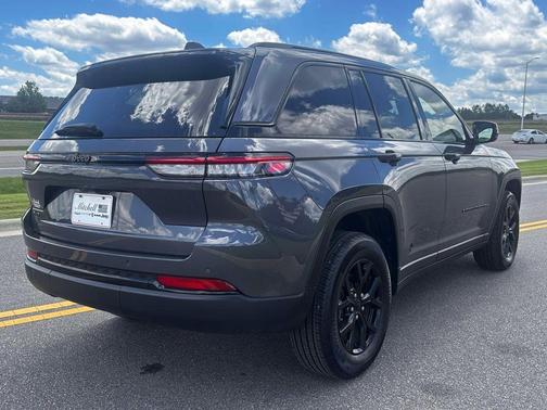 2024 Jeep Grand Cherokee Laredo