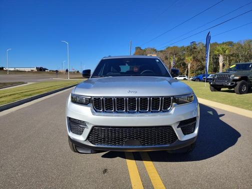 2025 Jeep Grand Cherokee Laredo X