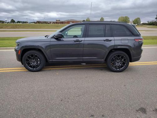 2025 Jeep Grand Cherokee Summit