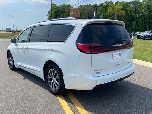 2024 Chrysler Pacifica Hybrid Pinnacle