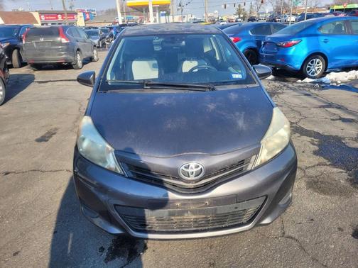 2012 Toyota Yaris LE