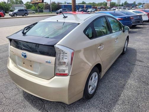 Champagne 2010 Toyota Prius III