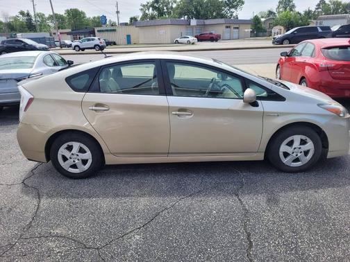 Champagne 2010 Toyota Prius III