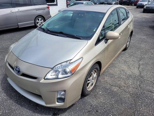 Champagne 2010 Toyota Prius III