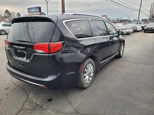 2018 Chrysler Pacifica Touring-L