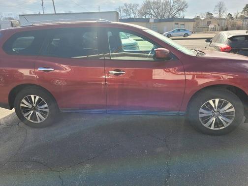 2017 Nissan Pathfinder SV