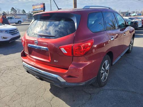 2017 Nissan Pathfinder SV