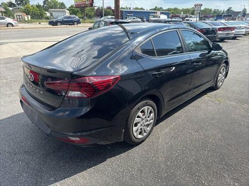 2020 Hyundai ELANTRA SE