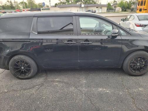 Aurora Black Pearl 2016 Kia Sedona LX