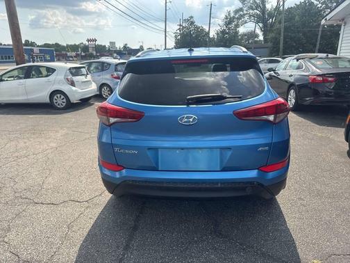 2017 Hyundai TUCSON SE