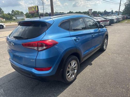 2017 Hyundai TUCSON SE