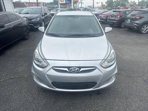 2013 Hyundai Accent SE