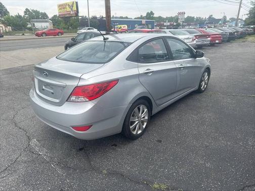 2013 Hyundai Accent SE