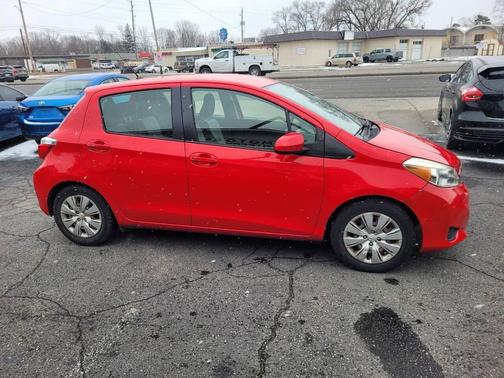 2012 Toyota Yaris LE