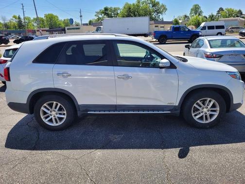 Snow White Pearl 2014 Kia Sorento LX