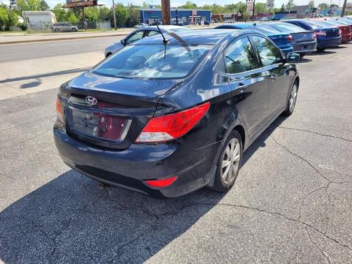 Ultra Black Pearl 2013 Hyundai Accent SE