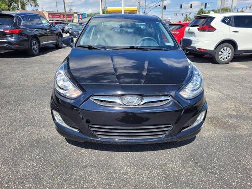 Ultra Black Pearl 2013 Hyundai Accent SE
