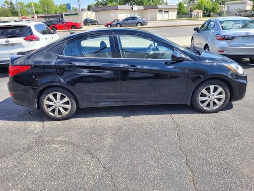 Ultra Black Pearl 2013 Hyundai Accent SE