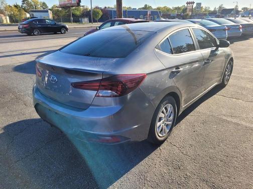 2020 Hyundai ELANTRA SE