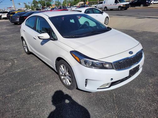 Clear White 2017 Kia Forte S