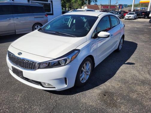 Clear White 2017 Kia Forte S