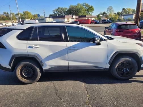 2020 Toyota RAV4 LE