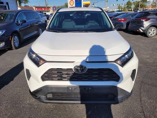 2020 Toyota RAV4 LE