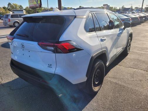 2020 Toyota RAV4 LE