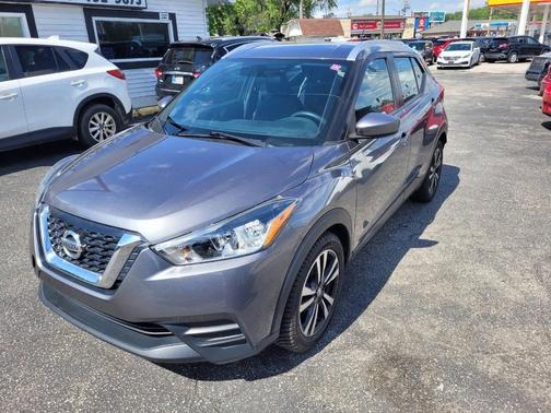 Gray 2019 Nissan Kicks SV