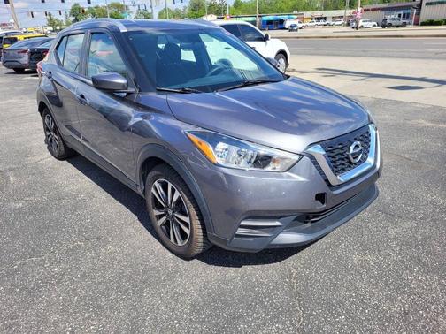 Gray 2019 Nissan Kicks SV