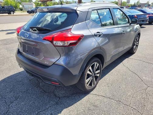 Gray 2019 Nissan Kicks SV
