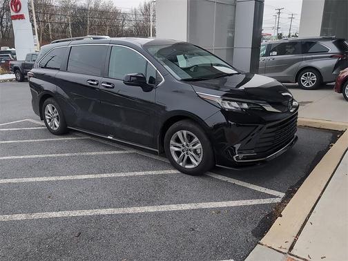 2024 Toyota Sienna XLE